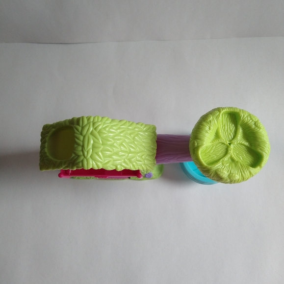 2008 MEG Puppy in My Pocket Spin and Swing Treehouse Playset with Poodle Puppies - Picture 6 of 15